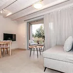 Helichrysum Lofts Apartamento Marathopoli