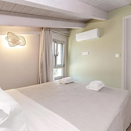 Helichrysum Lofts * Marathopoli