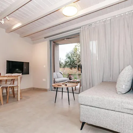 Helichrysum Lofts Апартаменты Маратополис