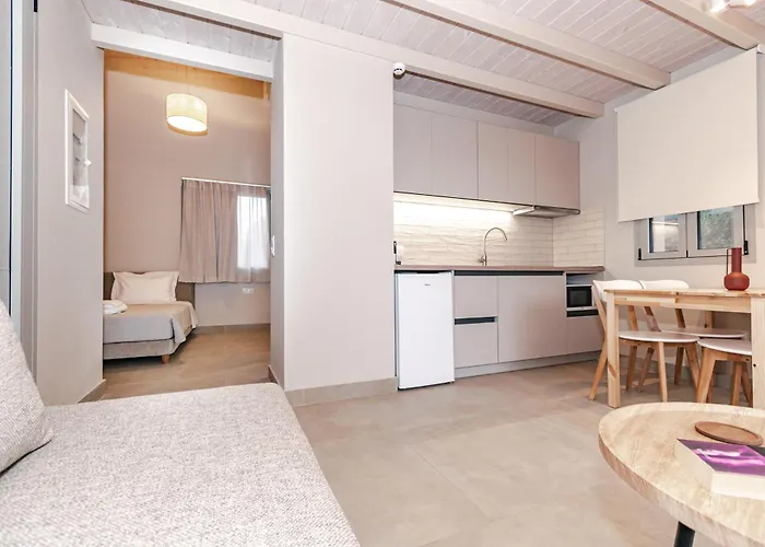 Helichrysum Lofts * Marathopoli