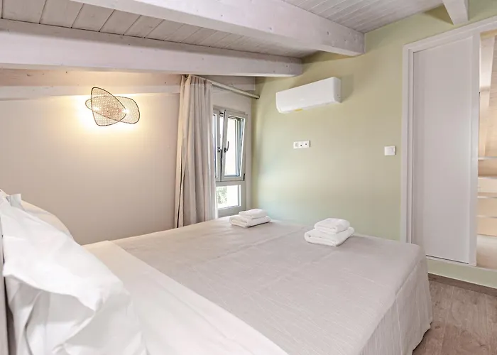 Helichrysum Lofts * Marathopoli