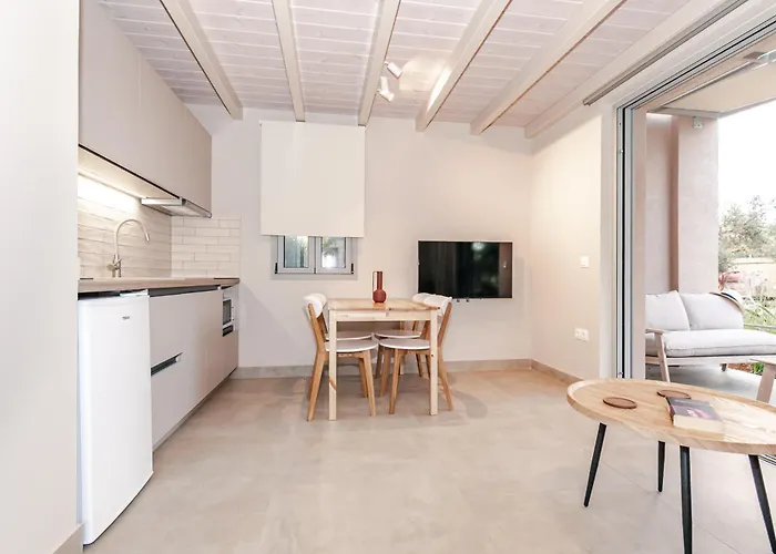 Helichrysum Lofts * Marathopoli